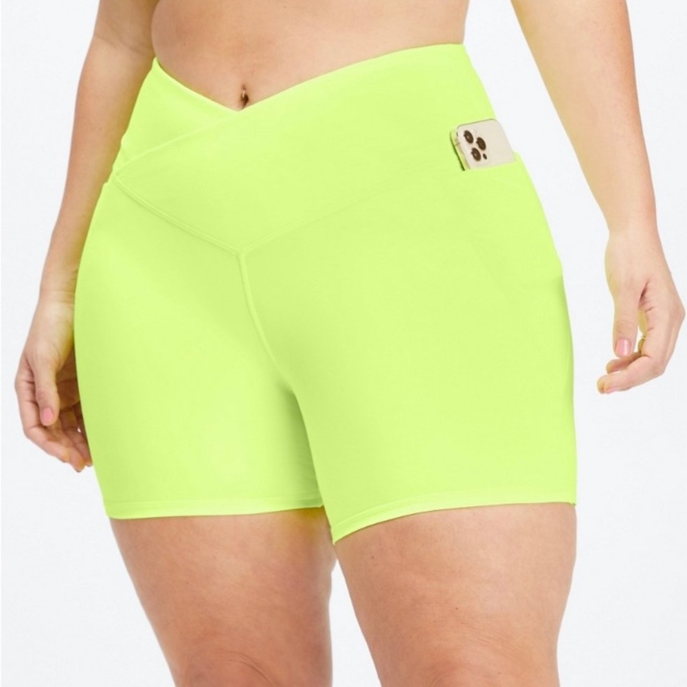 Fabletics Oasis Pure Luxe HW Crossover 6” Short